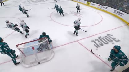 Rutta lyö kiekon tyhjiin