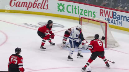 TOR@NJD: Markstrom with a great save against Nicholas Robertson