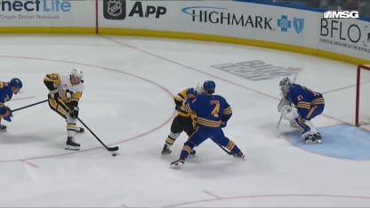 PIT@BUF: Reimer with a great save against Kevin Hayes