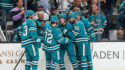 Celebrini anota su primer gol en la NHL