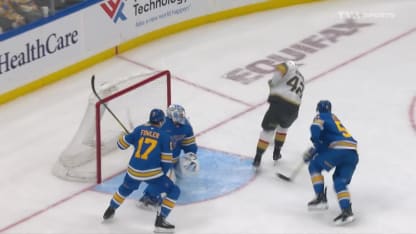 Hofer vole un but à Bowman de la jambière