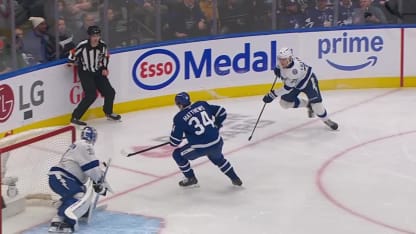 TBL@TOR: Johansson with a great save against Auston Matthews