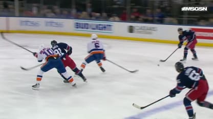 NYI@NYR: Sorokin with a great save against Reilly Smith