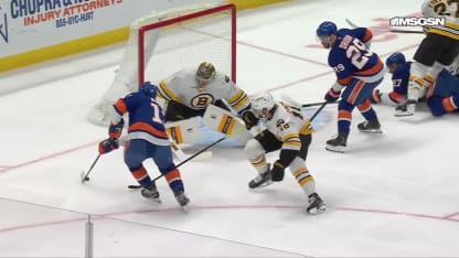 BOS@NYI: Barzal scores goal against Jeremy Swayman