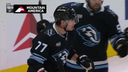 WPG@UTA: Peterka scores goal against Eric Comrie