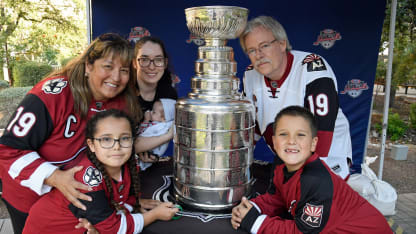 ARI-Fans-with-Cup-HockeyVille-El-Paso