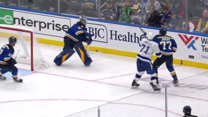 Hedman coupe le déficit en moitié