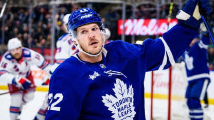 En español: McCabe hunde rebote