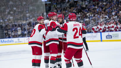 Hurricanes nousi takamatkalta voittoon Torontossa