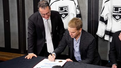LA-Kings-Reseda-Ice-Rink-Luc-Robitaille-Signing
