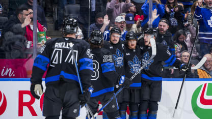 Auston Matthews impuso su ley con el primer gol desde su regreso