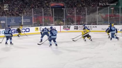 Steeves crée l'égalité pour les Bruins