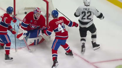 Fiala schleicht sich an den zweiten Pfosten