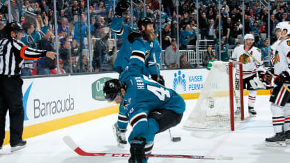 Hertl Sharks Blackhawks