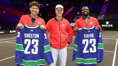 Elias Pettersson hangs with tennis stars at Rogers Arena