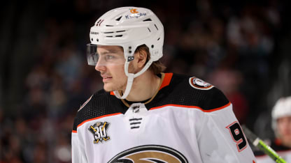 Anaheim Ducks Leo Carlsson växer in i NHL-kostymen