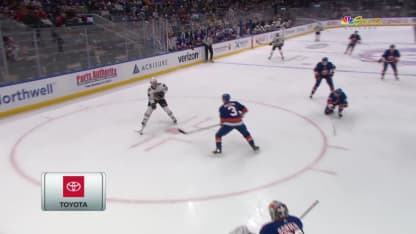 CHI@NYI: Dickinson scores goal against New York Islanders
