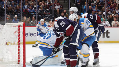 MacKinnon's 400th career goal