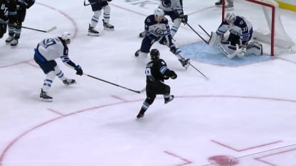 Keller a raison de Hellebuyck en A.N.