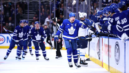 Auston Matthews fuehrt Toronto Maple Leafs mit einem Hattrick zum Sieg