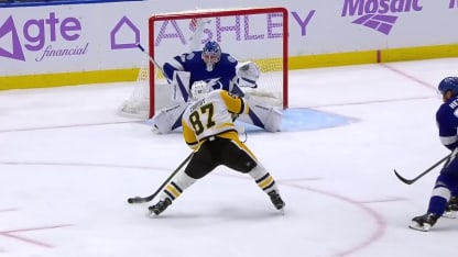 Crosby vise la lucarne