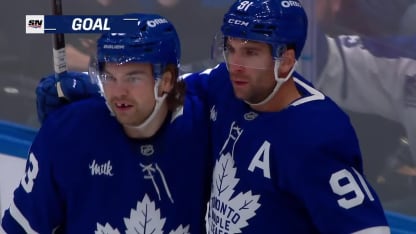 Maccelli vie Maple Leafsin johtoon