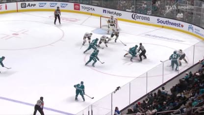 Theodore marque un but dans un filet désert