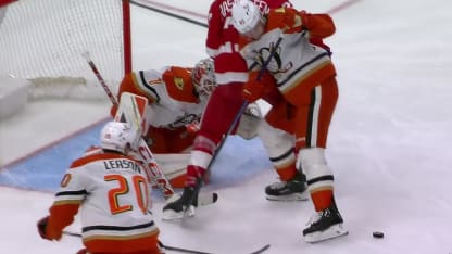 Compher profite du jeu de puissance