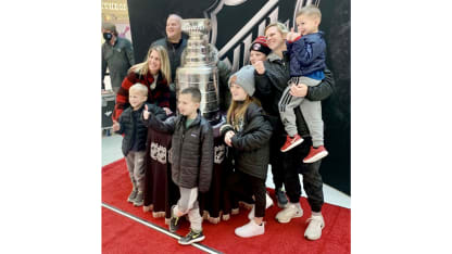 WC_CupDisplay_FamilyWithCup