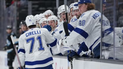 Hedmans 500:e poäng i spel med lika många spelare på isen