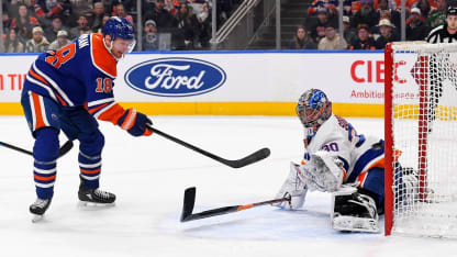 Sorokin blanks Oilers