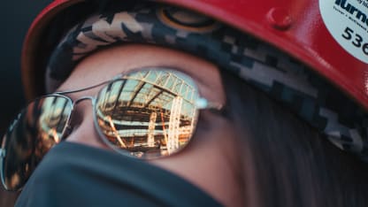 Topping-Gallery-workerr-glasses