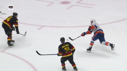 NYI@VAN: Pulock marque un but contre Kevin Lankinen