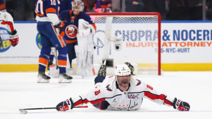 Ovechkin marque son 895e but et bat le record de Gretzky