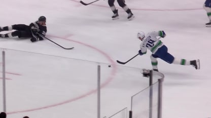 M. Pettersson pinballs a big blast home