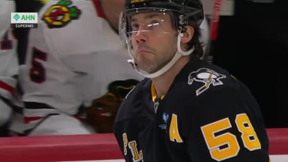 CHI@PIT: Letang scores goal against Spencer Knight