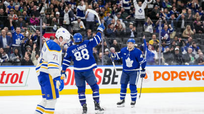 Nylander prende la pizarra