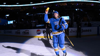 Oskar Sundqvist tongivande för St Louis Blues efter petningen