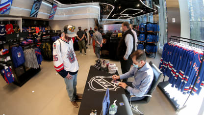 Richter_signs_at_NHL_store