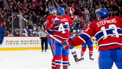 Armia lyö irtokiekon pömpeliin