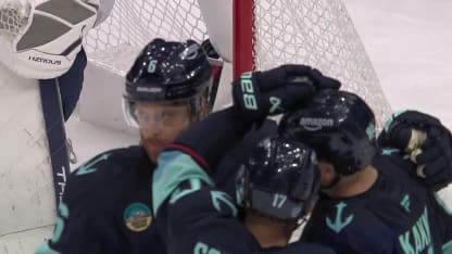 WPG@SEA: Kakko scores goal against Connor Hellebuyck