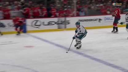 SJS@WSH: Ostapchuk scores goal against Logan Thompson