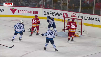 WPG@CGY: Fleury scores goal against Dustin Wolf