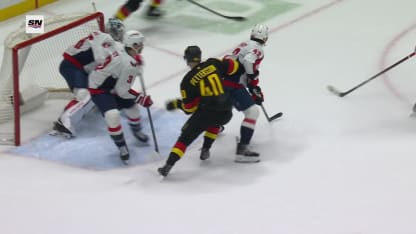 WSH@VAN: Kane marque un but contre Logan Thompson