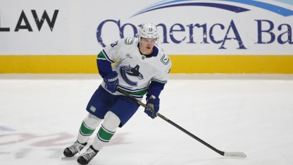 Vancouvers Lukas Reichel kaempft um Platz in der Canucks-Aufstellung