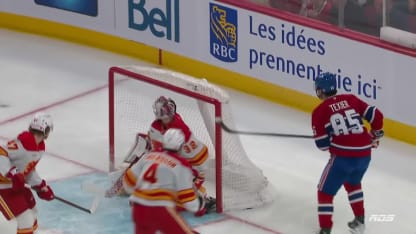 CGY@MTL: Texier marque un but contre Dustin Wolf