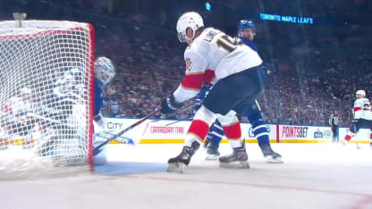 Lundell scores in tight