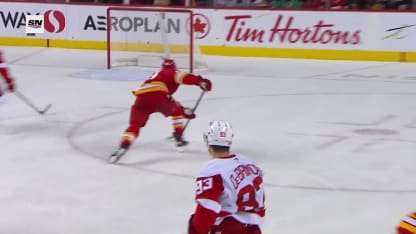 Copp compte dans la cage déserte