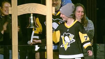 Fan rings cancer survivor's bell before Pittsburgh Penguins game