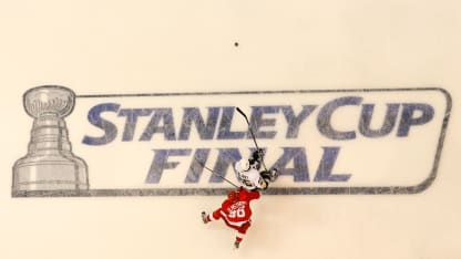 Maxime Talbot #25 of the Pittsburgh Penguins battles for the puck against Tomas Holmstrom #96 of the Detroit Red Wings during Game 1 of the 2009 Stanley Cup Finals at Joe Louis Arena on May 30, 2009 in Detroit, Michigan. (Photo by Harry How/Getty Images)
